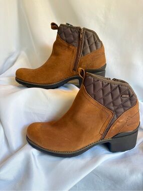 Merrell NWT Size 11 Waterproof genuine leather ankle boots